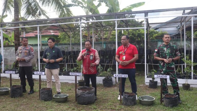 Pemkab Kapuas Hulu Minta Tiap Keluarga Tanam 10 Batang Cabai
