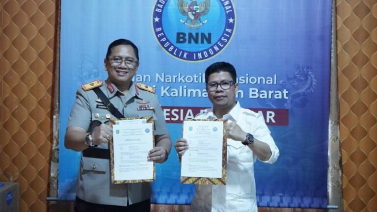 Percepat Pembentukan BNNK Sambas, Bupati Satono Serahkan Hibah Bangunan