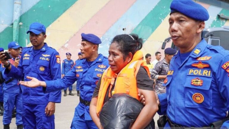 KM Niki Sejahtera Terbakar Saat Berlayar dari Surabaya ke Banjarmasin, 3 Korban Dilarikan ke Rumah Sakit