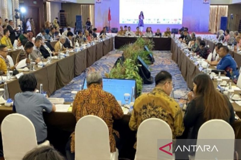 Peaksanaan Borneo Economic Forum di salah satu hotel di Banjarmasin.