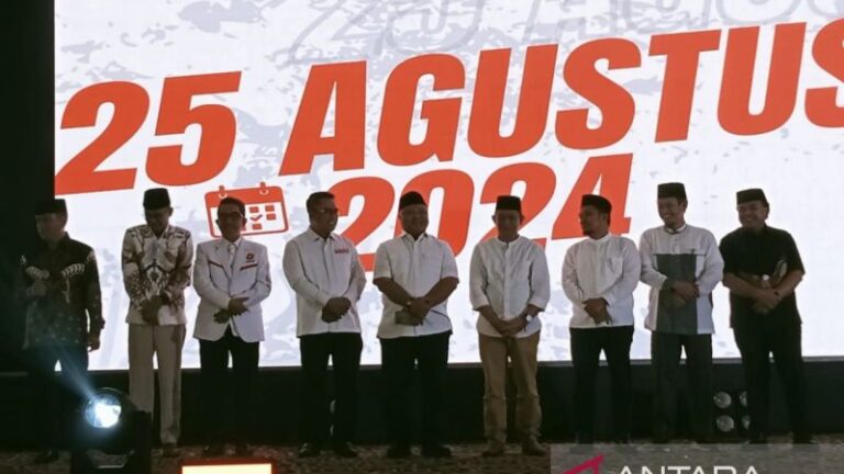 Sejumlah bakal calon kepala daerah di Kaltim yang diusung PKS pada Kick-Off Pilkada PKS, di Samarinda, Minggu (25/8/2023).