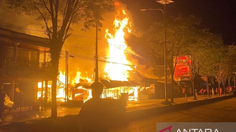Kebakaran Pasar Petung di Kelurahan Petung, Kecamatan Penajam, Kabupaten Penajam Paser Utara, Provinsi Kalimantan Tmur, yang terjadi sekitar pukul pukul 22.45 WITA pada Selasa (31/7/2024).