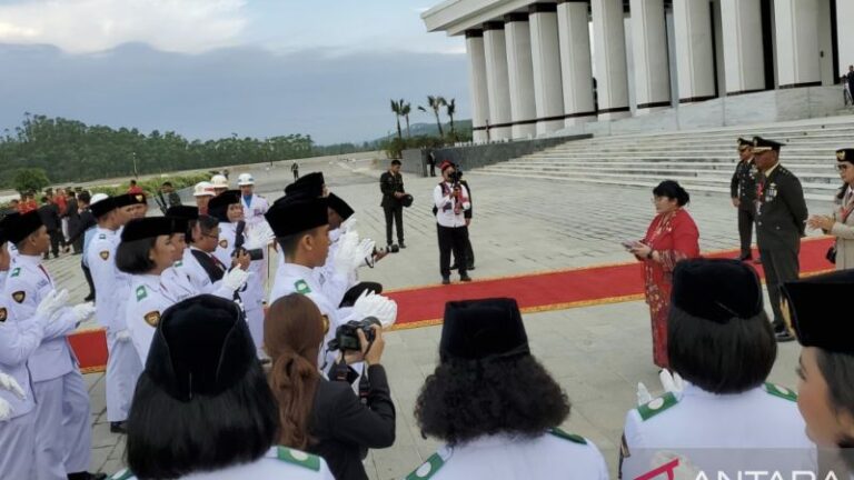 Pelajar asal Kaltim, Livenia Evelyn Kurniawan Terpilih sebagai Pembawa Baki Bendera di Istana Negara IKN