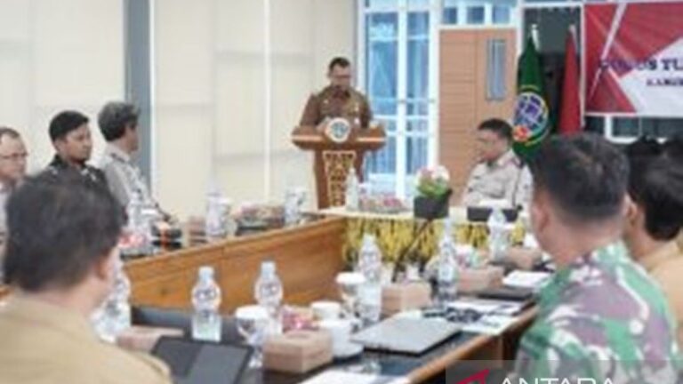 Penjabat Bupati Hermansyah resmi membuka sidang Gugus Tugas Reforma Agraria di Kantor Badan Pertanahan Nasional (BPN) di Kandangan, Hulu Sungai Selatan (HSS), Kalimantan Selatan, pada Selasa (6/8/2024).