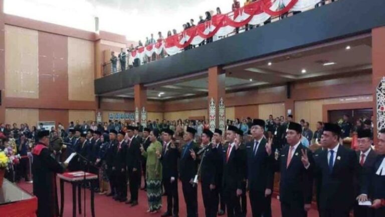 Ketua PN Lantik 30 Anggota DPRD Palangkaraya Periode 2024-2029
