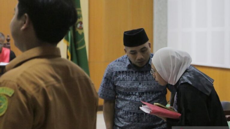 Terdakwa korupsi tambang pasir besi PT AMG