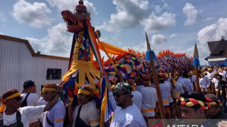 Penutup Meriah Festival Erau Adat Kutai 2024: Ritual Belimbur sebagai Simbol Keabadian Tradisi
