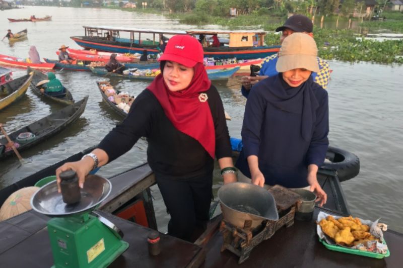 DKUMPP Banjar Lakukan Tera Ulang Timbangan di Pasar Terapung Lok Baintan
