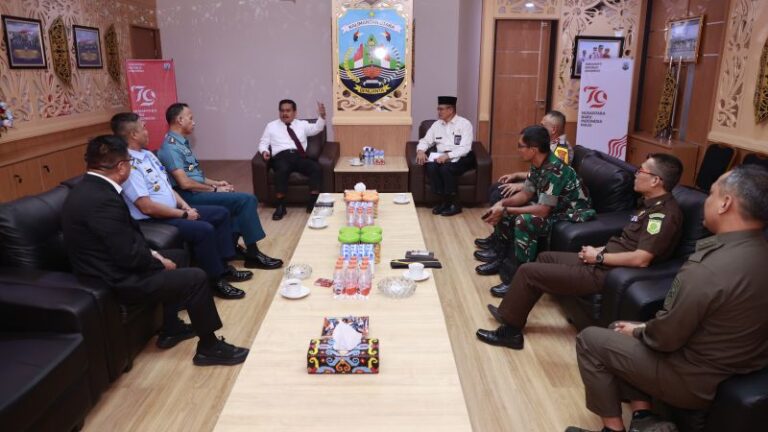 Pjs. Gubernur Kaltara Bersama Forkopimda Bahas Persiapan Pilkada Serentak 2024