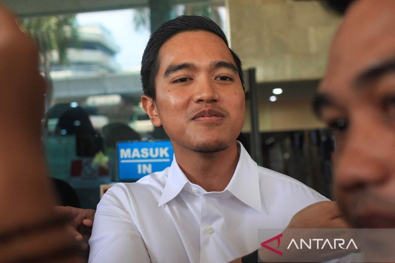 Ketua Umum Partai Solidaritas Indonesia (PSI) Kaesang Pangarep menjawab pertanyaan jurnalis usai memberikan klarifikasi terkait dengan jet pribadi di Gedung ACLC Komisi Pemberantasan Korupsi (KPK), Jakarta, Selasa (17/9/2024).