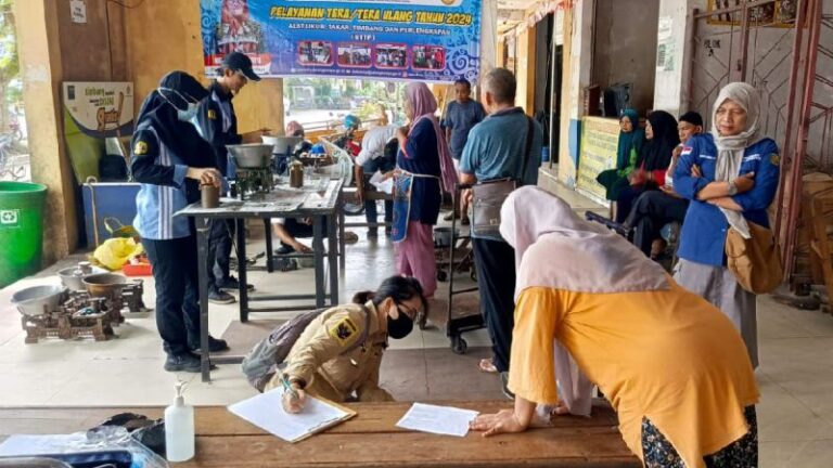 Cegah Kecurangan di Pasar Kahayan, DPKUKMP Palangka Raya Tera Ulang Timbangan