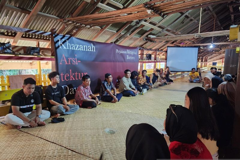 Buku Rumah Dayak