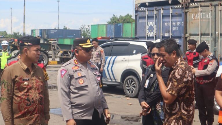 Kapolres Tarakan Pantau Kontainer Logistik Pilkada 2024
