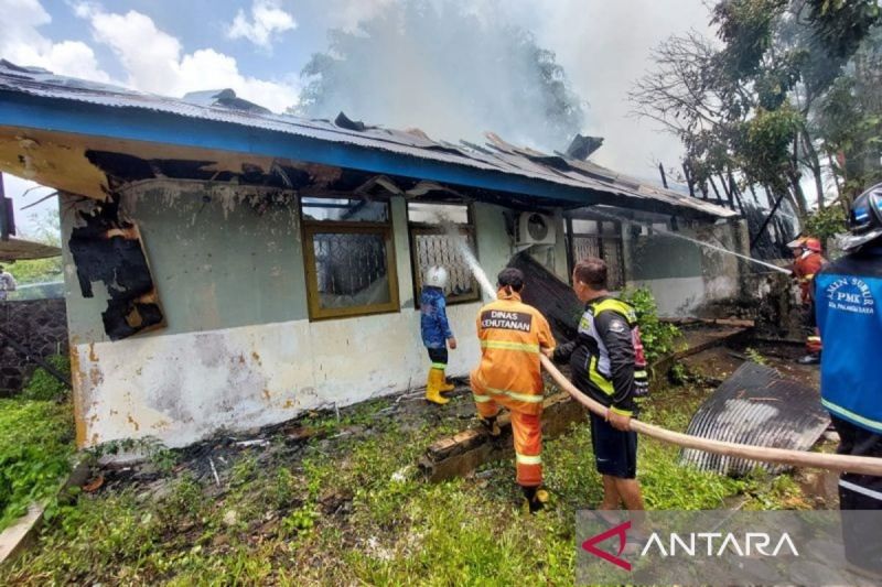 2 Rumah Dinas PT Telkom di Palangka Raya Hangus Terbakar, Diduga Akibat Korsleting Listrik