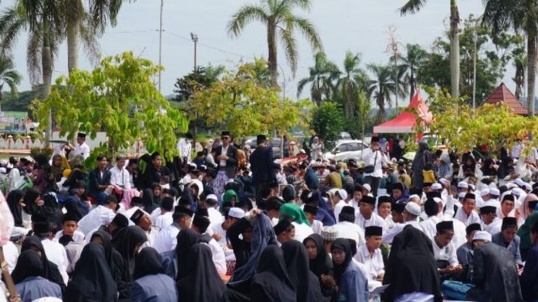 Pjs Bupati Kukar Beseprah dengan Ribuan Santri