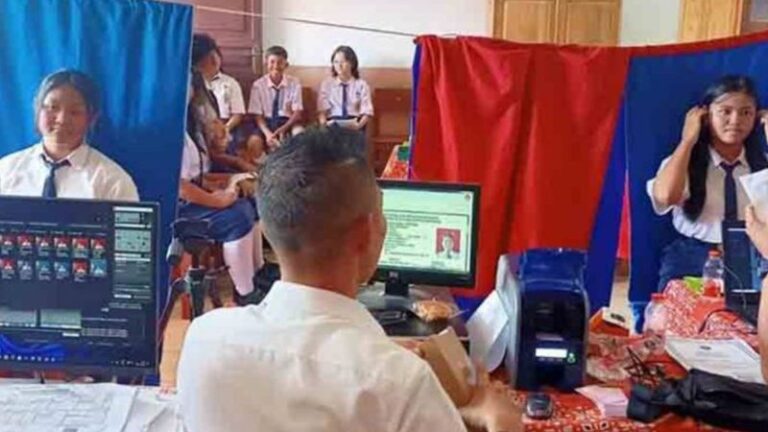 Disdukcapil Kapuas Permudah Pembuatan Kartu Identitas Anak dengan Program Jemput Bola