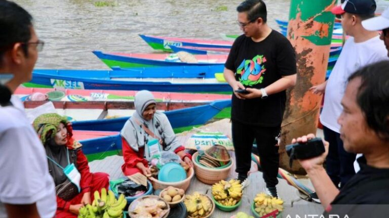 Pemerintah Kota Banjarmasin Luncurkan Transaksi Digital di Pasar Terapung untuk Dorong Ekonomi Digital
