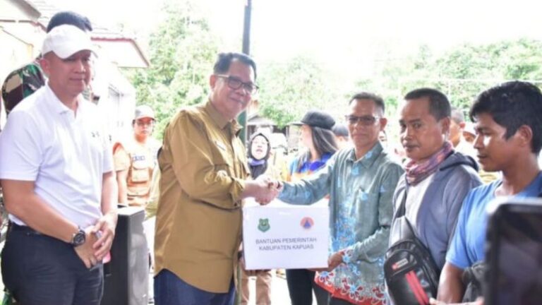 Pemkab Kapuas Salurkan Bantuan untuk Korban Banjir di Desa Tumbang Muroi dan Lapetan
