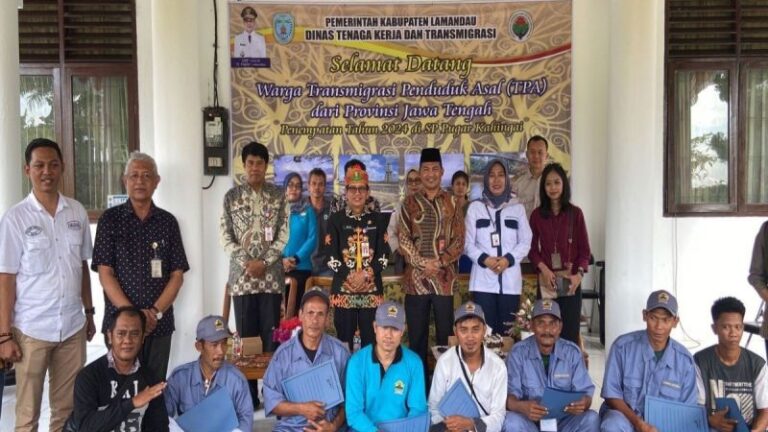 Pemkab Lamandau Terima 21 Transmigran dari Jawa Tengah
