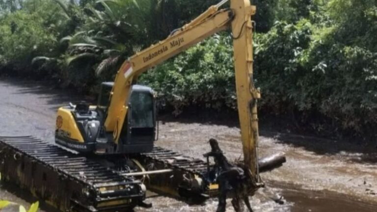 Tanggulangi Banjir, Pemkab Kotim Normalisasi Sungai Wilayah Selatan