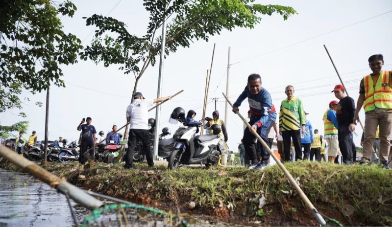 Bersihkan Parit