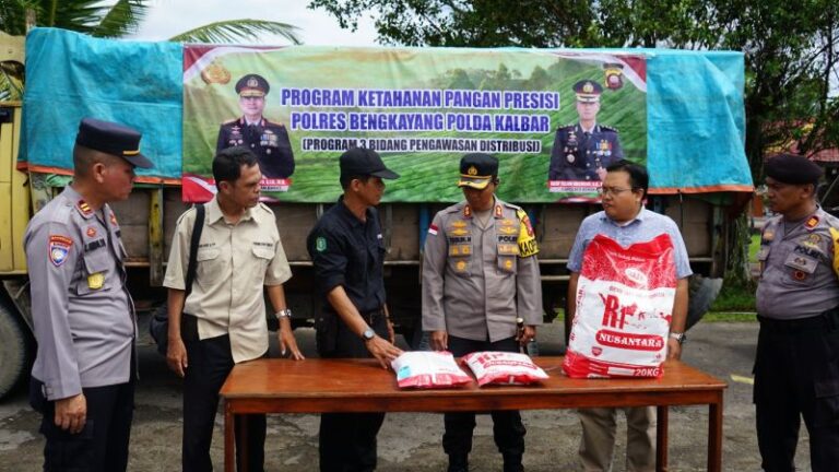 Polres Bengkayang Kawal Benih Jagung ke 12 Kecamatan
