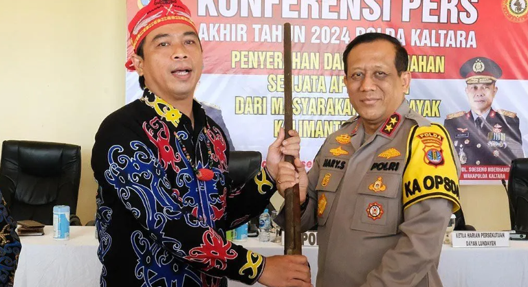 Polda Kaltara musnahkan senjata rakitan dari tokoh masyarakat Dayak