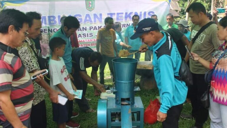 Petani di Bengkayang Dapat Bimtek Pembuatan Pakan Ternak Berbahan Jagung