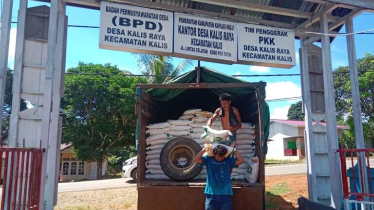 Bulog Putussibau Kapuas Hulu Salurkan Bantuan ke Perbatasan