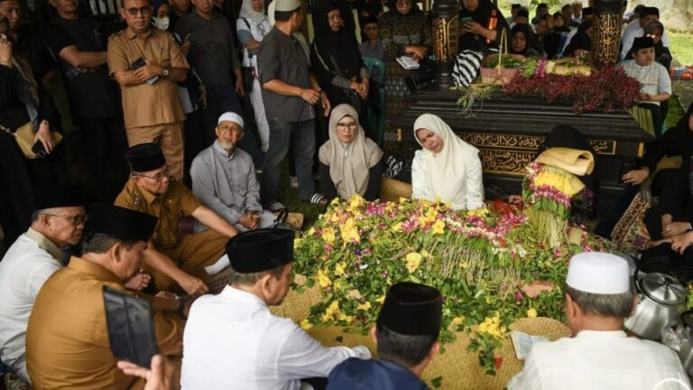 Mantan Gubernur Kalimantan Timur Awang Faroek Ishak Meninggal Dunia