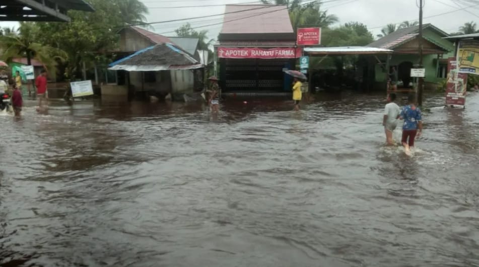 Banjir dan Longsor Melanda Sambas, Pemkab Naikkan Status Tanggap Darurat