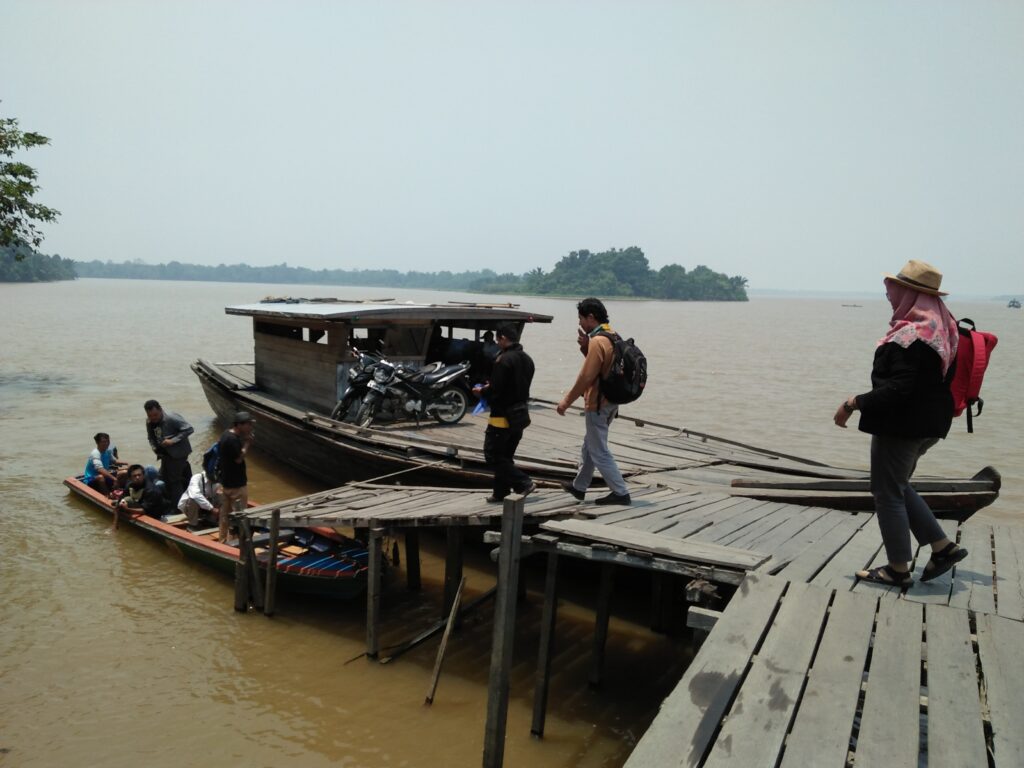 Steiger di Pinggir Kuala