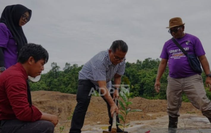 Siswa SMK Tanam Kopi di Lahan Bekas Tambang Batu Bara