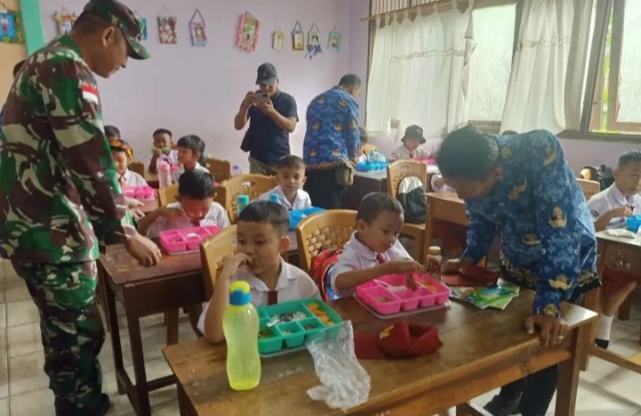 1.289 Siswa di Bengkayang Terima Makan Bergizi Gratis, Uji Coba Dimulai