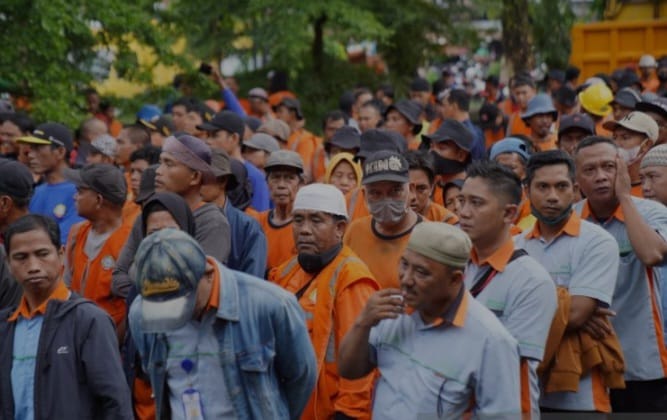 Ratusan Petugas Kebersihan di Pontianak Dapat Bantuan Sembako