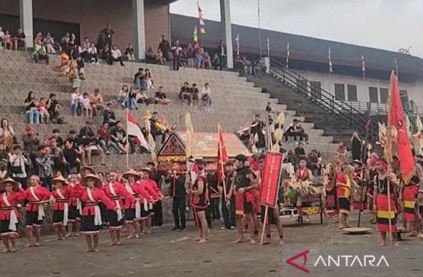 Pontianak Tetapkan Naik Dango sebagai Agenda Wisata Tahunan