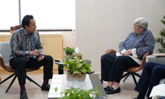 Kunjungan Rachel Kyte Tegaskan Komitmen Inggris untuk Iklim dan Energi Bersih di Indonesia