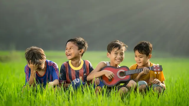 Anak Menyanyi di Sawah