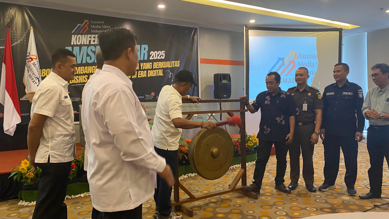 Sawit dan Tambang di Kalbar: Antara Kekayaan Melimpah dan Kesejahteraan yang Masih Tertunda
