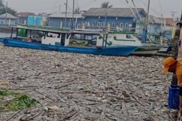 Sampah Kiriman Menumpuk di Pulau Lancang