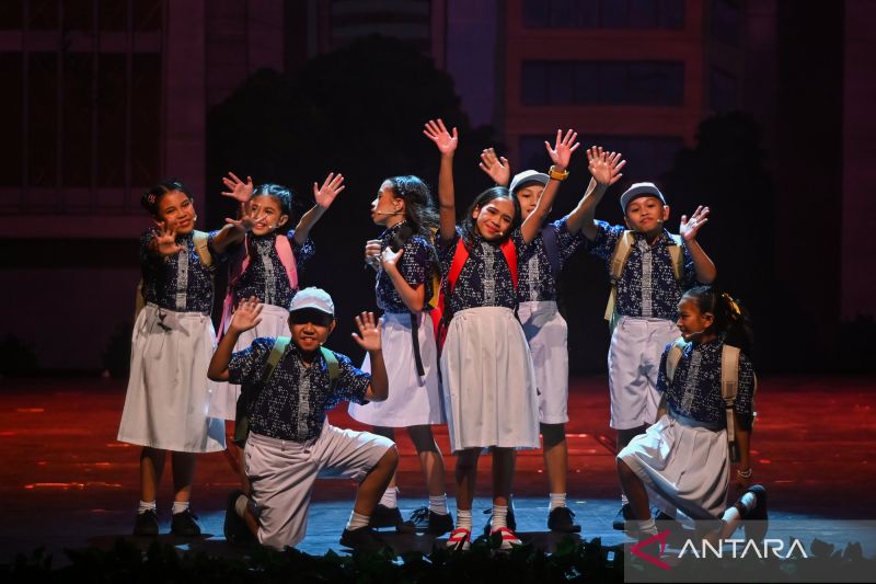 Musikal Petualangan Sherina, Dari Film ke Pentas Teater
