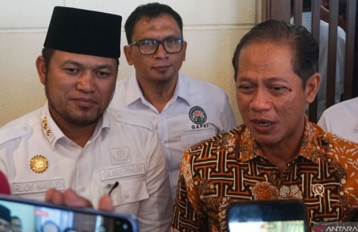 Menteri LH Sebut Peran Perusahaan Sawit Tekan Karhutla Kaltim