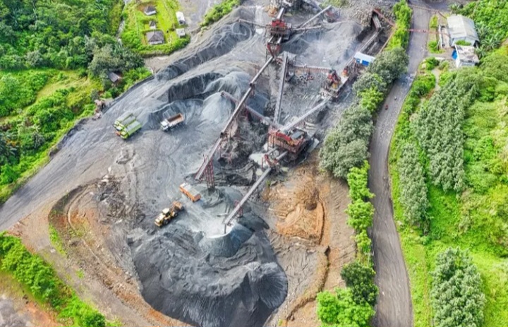 Profesi Penambang Emas: Pekerjaan Berat yang Menghasilkan Kilauan