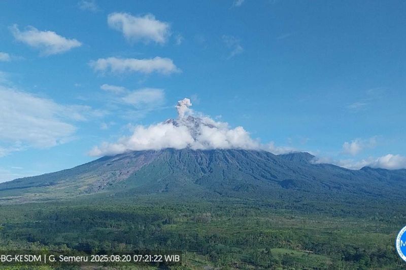 Gunung Semeru Erupsi