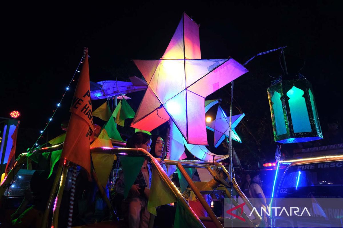 Keriang Bandong: Menerangi Langit Ramadan dengan Kerlap-Kerlip Lampu Hias