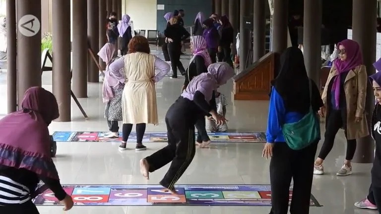 Main Tabak: Permainan Rakyat yang Dimainkan Anak-anak di Seluruh Negeri