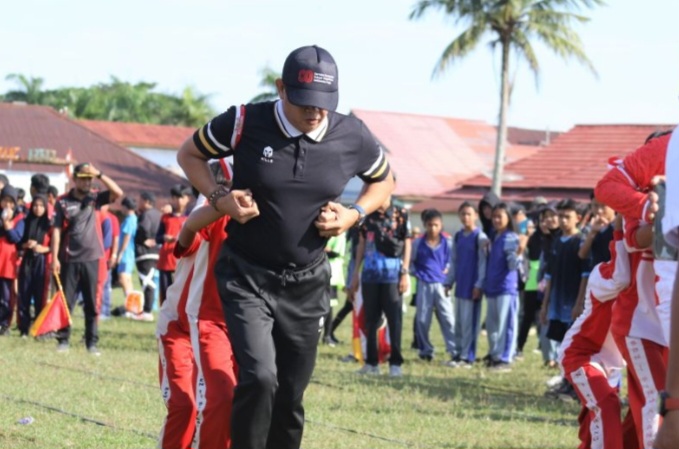 Rayakan HUT ke-80 RI, Pelajar Singkawang Ikuti Lomba Permainan Tradisional