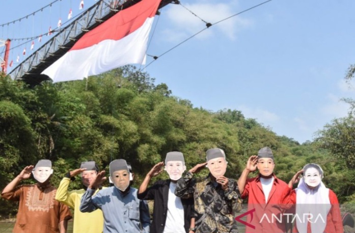 Topeng Replika