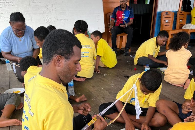 Sekolah Kampung, Menguatkan Kearifan Lokal di Tanah Papua