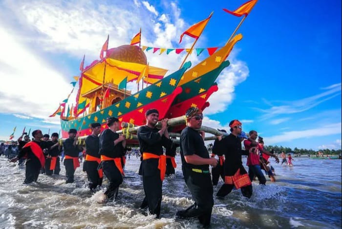 Parade Padaw Tuju Dulung
